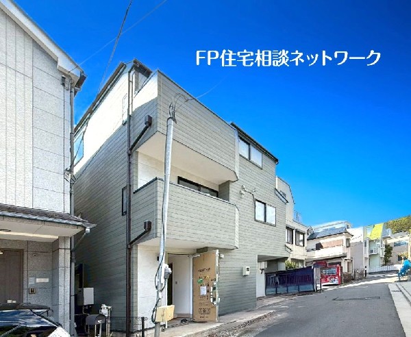 外観:「野毛山公園」まで徒歩4分で毎日のお散歩も気持ち良さそう。都市の利便性と自然を両立させた住環境です。