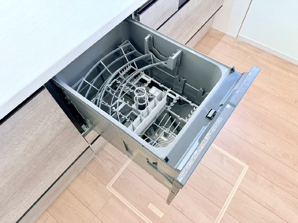あったらいいなの代表的な設備である食洗機。ビルトイン型なので、おさまりもよく、使い勝手も良好です。