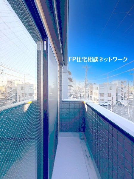 3階2部屋ともにバルコニー付。爽やかな風をたっぷりと取り込めます。お布団もすぐに干せますね。