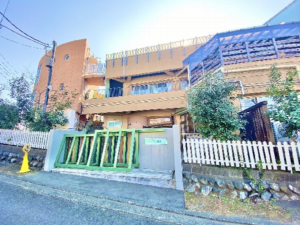 周辺環境:橘幼稚園(3～5歳を縦割りにする異年齢合同クラス編成。自然と触れ合い自由にのびのび遊びながら成長できる幼稚園。)