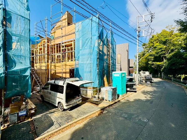 外観:閑静な住宅地で子育て家族にピッタリ。快適な緑に恵まれたエリアで、ゆとりある住環境が整っています。