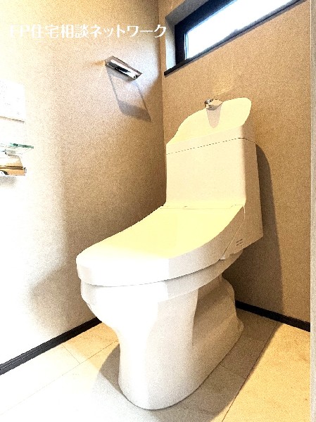 トイレは1階と2階に2カ所あります。朝の忙しい時間も慌てることなく使用できるので助かりますね。