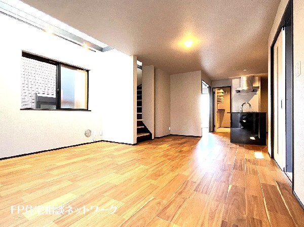 18.5帖の広々ＬＤＫ。導線もしっかりと取れているので、ソファーなどの家具もしっかりと配置できます。