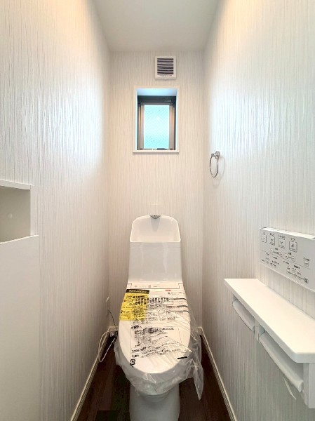 トイレは1階と3階に2カ所あります。朝の忙しい時間も慌てることなく使用できるので助かりますね。