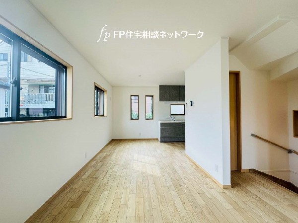 上下階へ移動する際に必ずリビングを通る構造のリビングイン階段。自然とご家族との交流が生まれます。