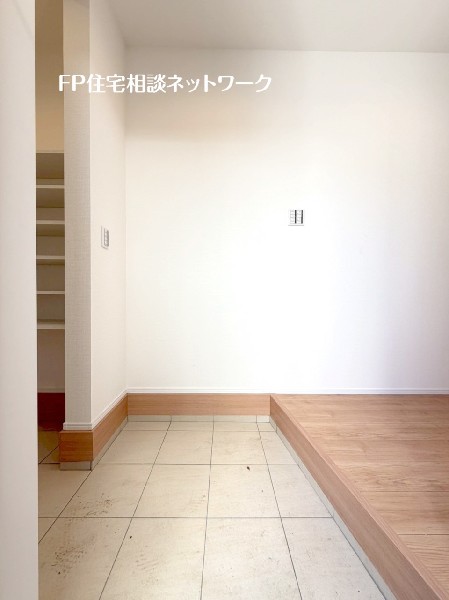 大容量のシューズインクロークが嬉しい住まい。ベビーカー、アウトドア用品、カー用品などもスッキリ収納。