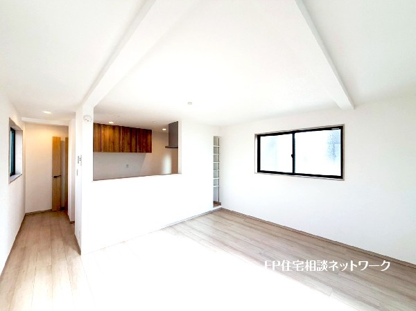 17.3帖の広々ＬＤＫ。導線もしっかりと取れているので、ソファーなどの家具もしっかりと配置できます。