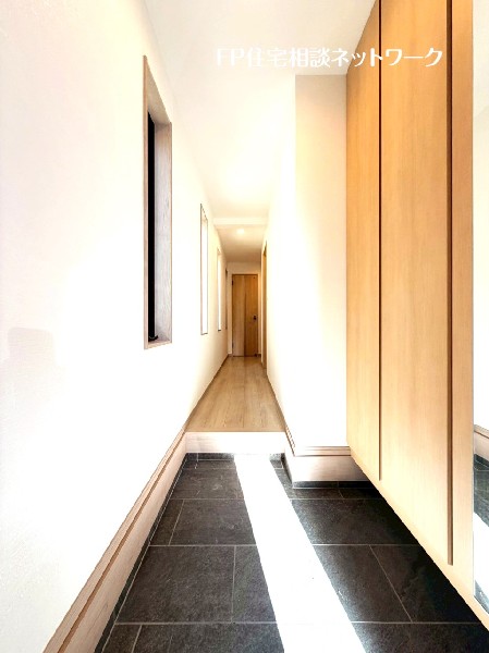 散らかりがちな玄関をスッキリと保てる玄関収納は、家の中に入る時最初に目に付く場所だからこだわりたい。