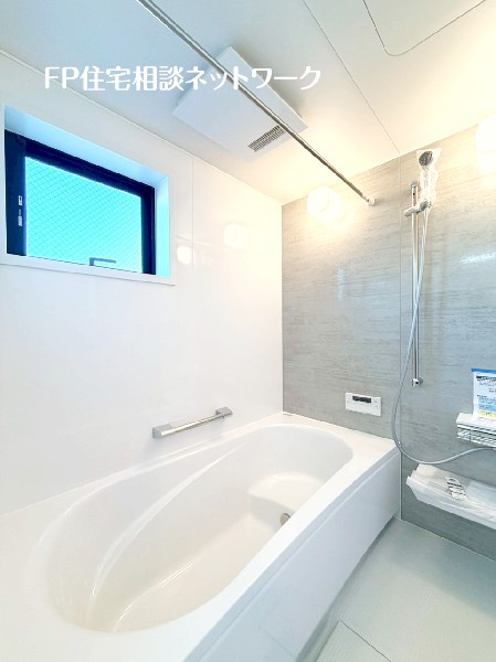 浴室換気乾燥暖房機付きなので雨の日や湿気の多い梅雨時期など、洗濯物が乾き難い時期に大変便利です。