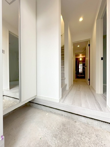 散らかりがちな玄関をスッキリと保てる玄関収納は、家の中に入る時最初に目に付く場所だからこだわりたい。