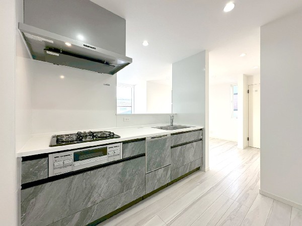 対面式のカウンターキッチンは出来上がったお料理をお子様が運ぶなど、お手伝いの機会も増えそうですね。