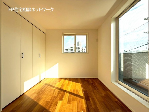 全居室に収納を完備。季節物のお洋服などもしっかりと整理整頓出来ます。居室空間を隅々まで使えるのが嬉しいですね。