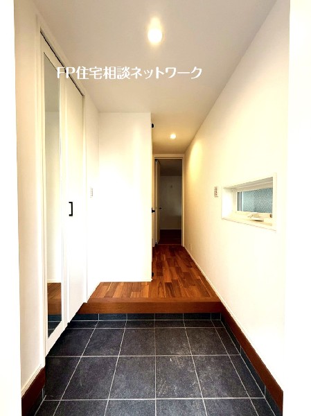 大容量のシューズインクロークが嬉しい住まい。ベビーカー、アウトドア用品、カー用品などもスッキリ収納。