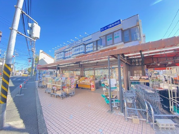 周辺環境:文化堂馬場店(コンパクトな店内にリーズナブルな商品が並ぶ。地元の方に馴染みのスーパー。無料駐車場17台完備です。)