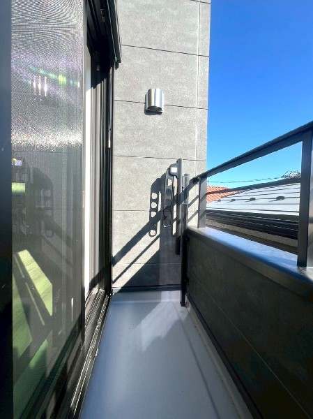 リビングに繋がるバルコニー。明るい光と爽やかな風を室内にたくさん取り込むことが出来そうです。