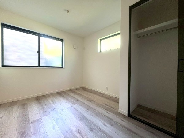 収納を完備している居室。お部屋を広く活用できるので、ベッドや机の配置もイメージしやすいですね。