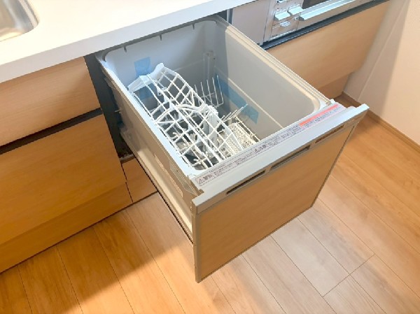 あったらいいなの代表的な設備である食洗機。ビルトイン型なので、おさまりもよく、使い勝手も良好です。