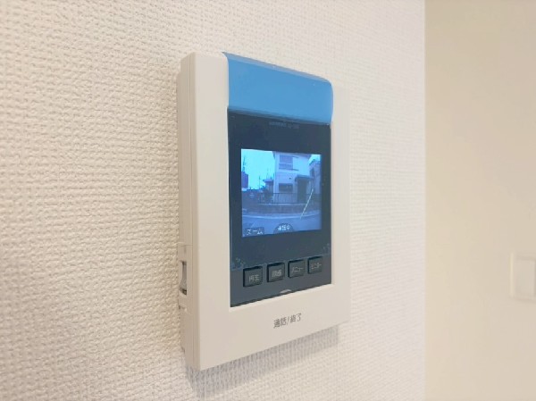 ＴＶモニタ付インターホンでセキュリティ面にも配慮。お子様のお留守番にも安心なセキュリティ設備ですね。