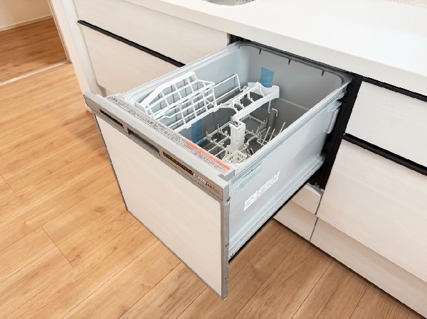 あったらいいなの代表的な設備である食洗機。ビルトイン型なので、おさまりもよく、使い勝手も良好です