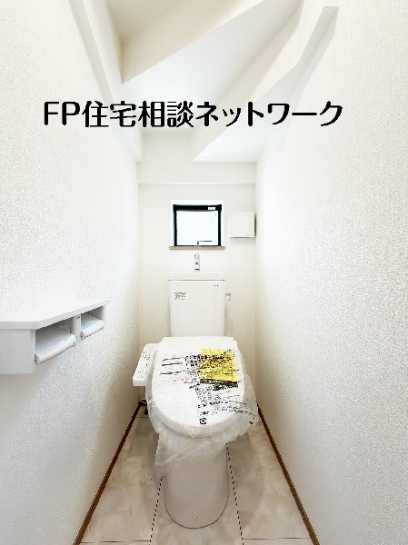トイレは1階と2階に2カ所あります。朝の忙しい時間も慌てることなく使用できるので助かりますね。