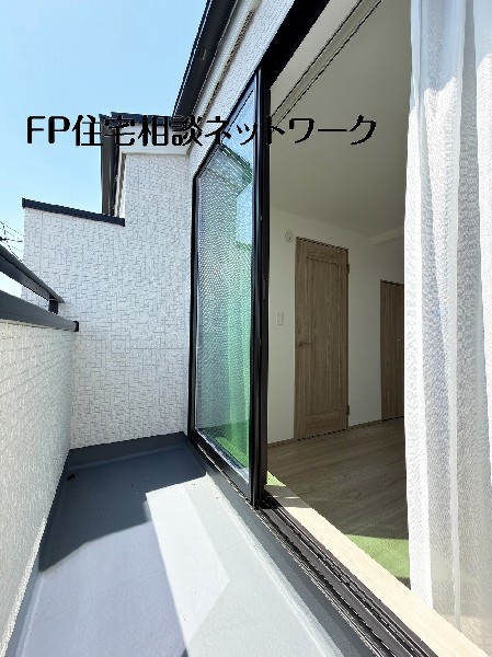 南向きのバルコニーで、お洗濯もあっという間に乾きそう。家事もスムーズにこなせますね。