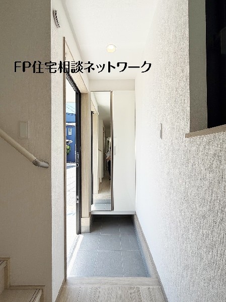 散らかりがちな玄関をスッキリと保てる玄関収納は、家の中に入る時最初に目に付く場所だからこだわりたい。