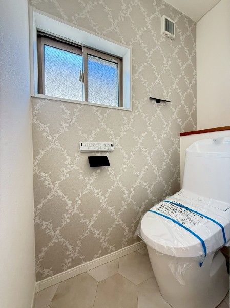 トイレは1階と2階に2カ所あります。朝の忙しい時間も慌てることなく使用できるので助かりますね。