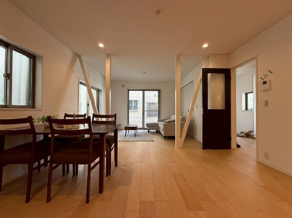 オープンでのびやかな空間を生み出す、広がりとゆとり。家族と過ごす時間を大切にしたい方にぴったりです。