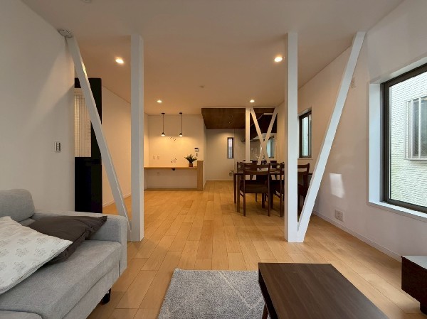 18.5帖の広々ＬＤＫ。導線もしっかりと取れているので、ソファーなどの家具もしっかりと配置できます。