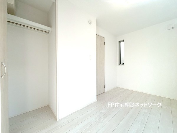 全室にクローゼットを完備しています。収納スペースを上手に使ってすっきりと快適な生活を送れます。