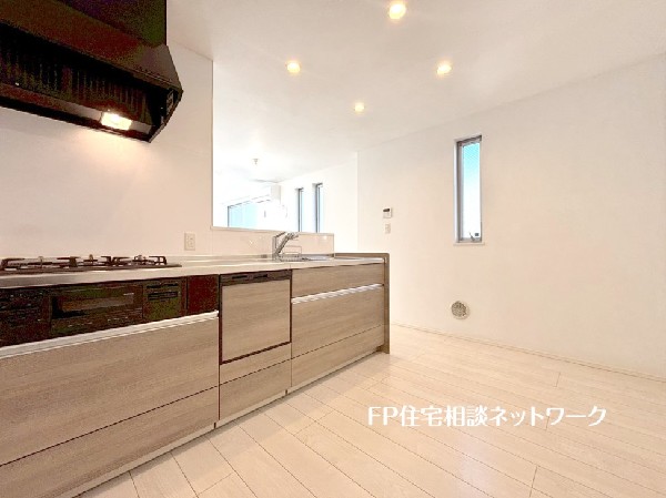 対面式のカウンターキッチンは出来上がったお料理をお子様が運ぶなど、お手伝いの機会も増えそうですね。