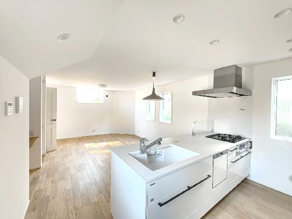 オープンでのびやかな空間を生み出す、広がりとゆとり。家族と過ごす時間を大切にしたい方にぴったりです。