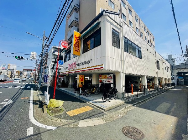 周辺環境:デニーズ前里店(お子様連れでも安心して食べに行けるファミリーレストラン。ドリンクバーあり。営業時間は7時～24時。)