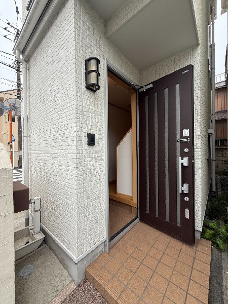 おしゃれで落ち着きのある玄関です。家族を暖かく迎え入れてくれます。