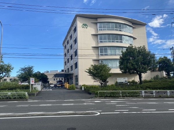周辺環境:上白根病院(各種内科、各種外科、眼科、皮膚科、婦人科など25以上の診療科目があり、地域の中心となる総合病院です。)