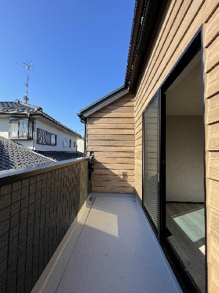 南向きのバルコニーで、お洗濯もあっという間に乾きそう。家事もスムーズにこなせますね。