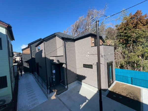 外観:閑静な住宅地で子育て家族にピッタリ。快適な緑に恵まれたエリアで、ゆとりある住環境が整っています。  