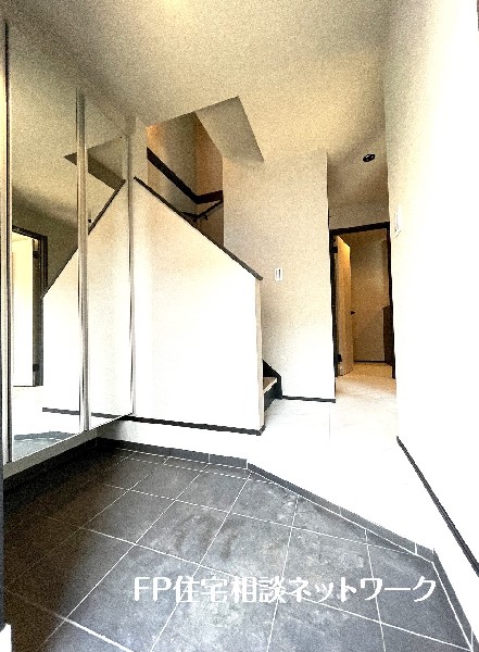 散らかりがちな玄関をスッキリと保てる玄関収納は、家の中に入る時最初に目に付く場所だからこだわりたい。