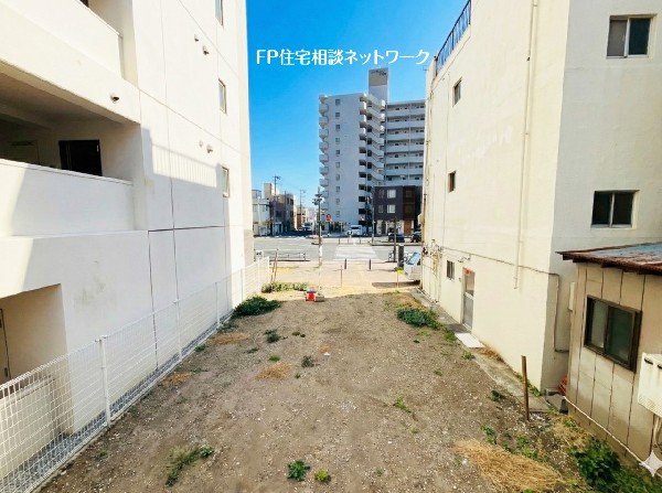 外観:「子安」駅徒歩2分！閑静な住宅地ながら通勤・通学・買い物に便利な立地。子育て家族に快適な住環境です。