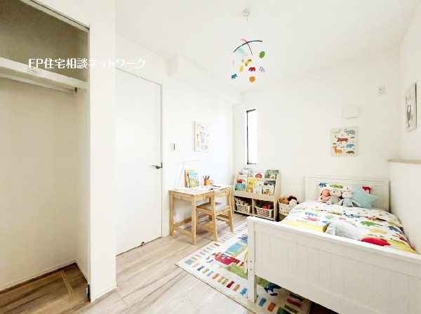 全居室に収納を完備。普段使いのお洋服や小物はもちろん季節物のお洋服などもしっかりと整理整頓出来ます。