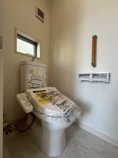 トイレは1階と2階に2カ所あります。朝の忙しい時間も慌てることなく使用できるので助かりますね。