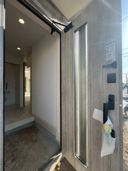 玄関ホールがスッキリ広々としていると帰る時も出ていく時も気持ちが良い。来客にも好印象を与えます。