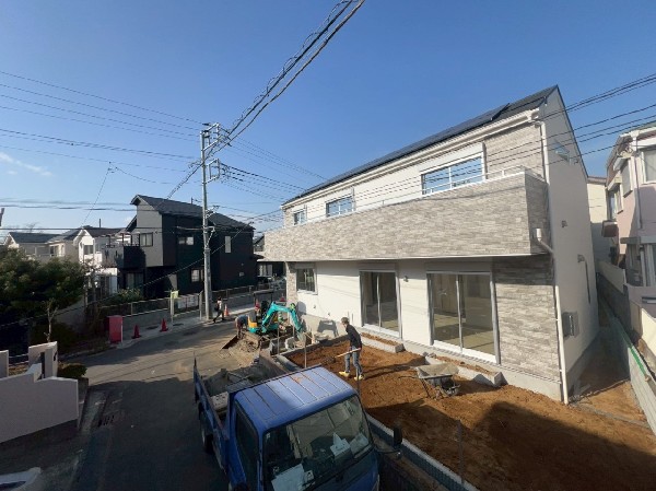 外観:角地ならではの解放感。日当たり・通風・眺望も良く快適な生活を送れます。のびのびスローライフの夢を実現。