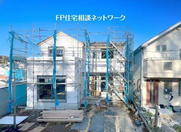 外観:落ち着きある住宅街、一種低層住居専用地域内に位置しています。周囲には高い建物がなく、開放感があります