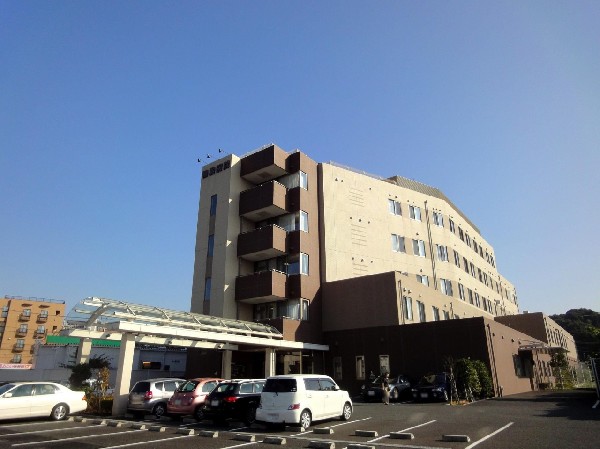 周辺環境:鴨居病院(24時間救急対応。内科、小児科、皮膚科、外科等がある総合病院。みどり病児保育室が併設されています。)