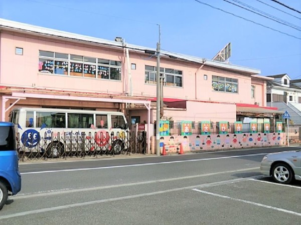 周辺環境:あさひ台幼稚園(三ツ池公園近くの幼稚園。スローガンは「遊びの王様、どろんこ隊」。園庭に水たまりを作って思い切り遊べる。)