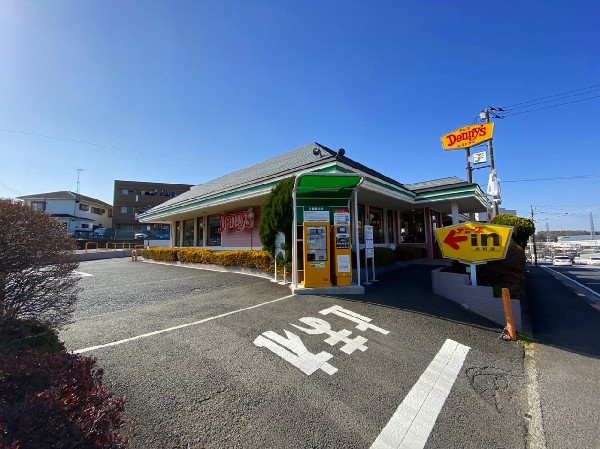 周辺環境:デニーズ小机店(お子様連れでも安心して食べに行けるファミリーレストラン。旬の素材を使用したオリジナルメニューが充実。)