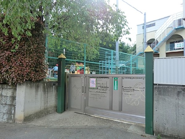 周辺環境:やよいケ丘幼稚園(サッカー、体操、空手で身体づくりを行う他、朝顔栽培、畑の収穫、陶芸、詩吟など様々な体験が出来る幼稚園)