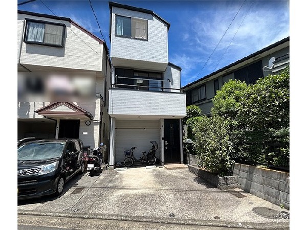 外観:徒歩10分以内にスーパー、コンビニ、大型商業施設があり便利な立地。花月園公園がすぐ近くにあり子育てしやすい環境です。