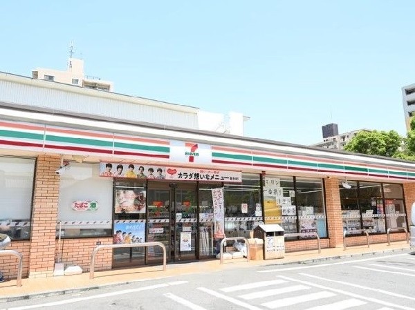 周辺環境:セブンイレブン 横浜生麦４丁目店(近くて便利、期待以上の品質を提供するコンビニ。セブンイレブンの商品を最短30分で届ける7NOW取扱店。)